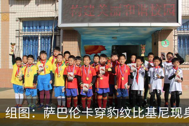 组图：萨巴伦卡穿豹纹比基尼现身海边 展示曼妙曲线